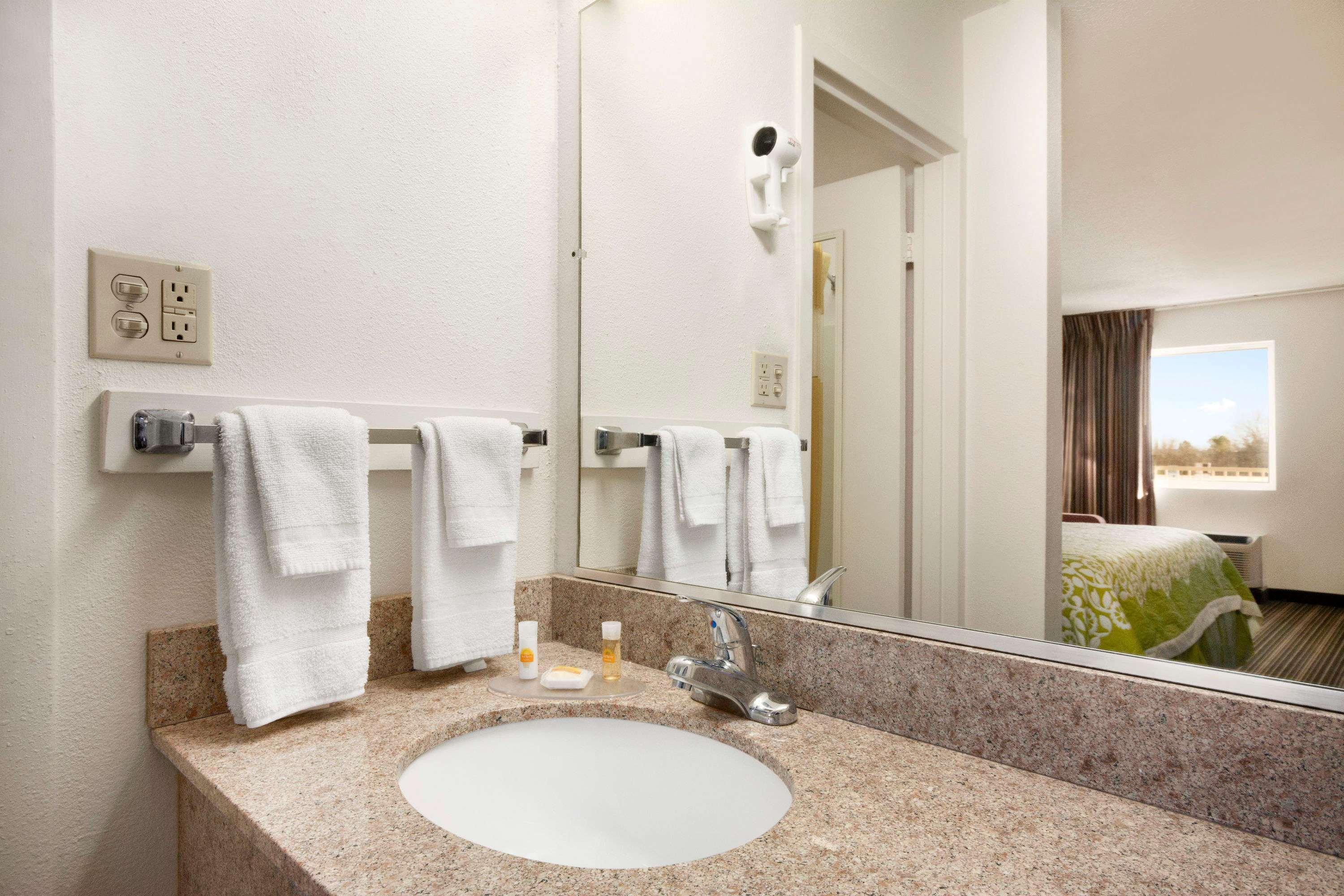 Days Inn By Wyndham Shelby Buitenkant foto