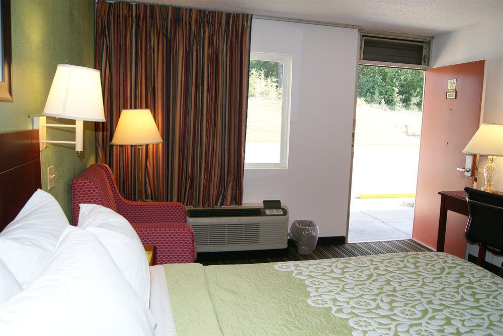 Days Inn By Wyndham Shelby Buitenkant foto