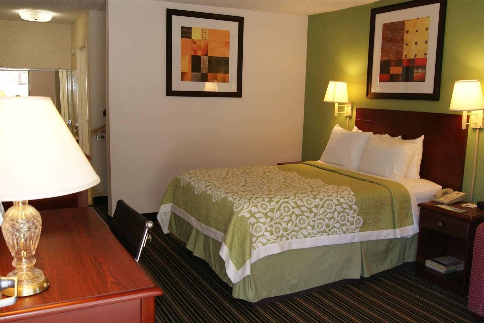 Days Inn By Wyndham Shelby Buitenkant foto